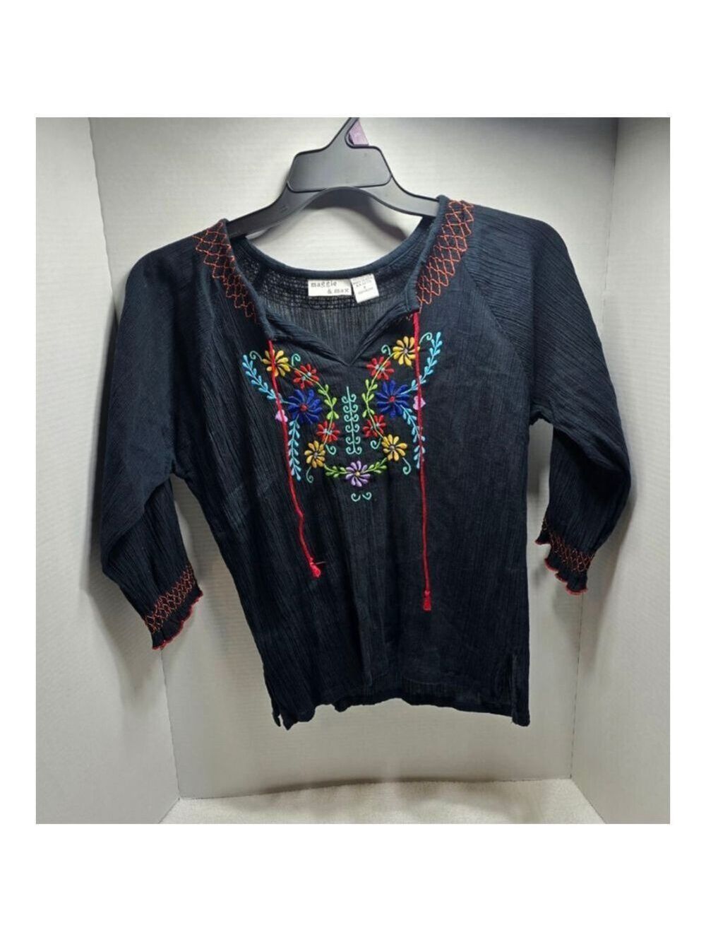 Women's maggie & max Black Embroidered Tunic Top S